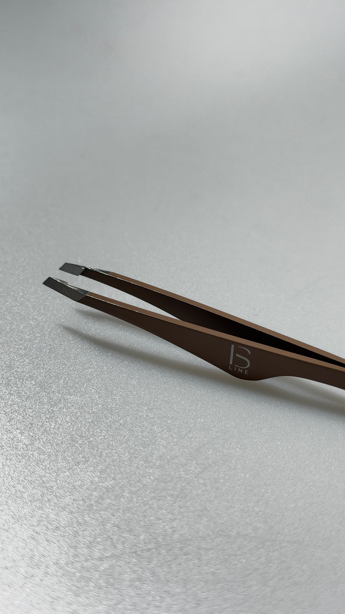 IS LINE Präzisionspinzette – Für professionelle Lash & Brow Artists