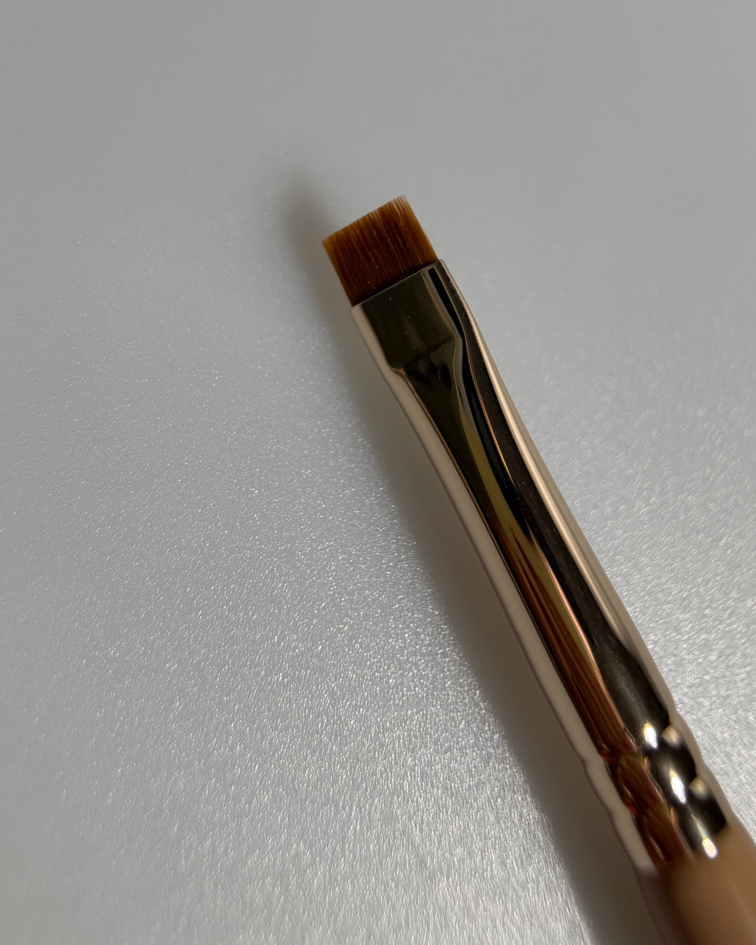 IS LINE – Der Schmale | Präzisionspinsel für Lash Lifting & Brow Styling