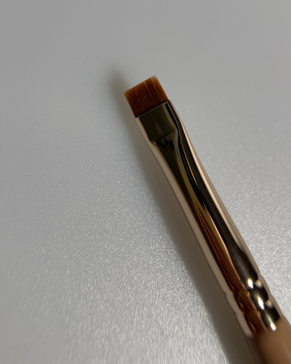 IS LINE – Der Schmale | Präzisionspinsel für Lash Lifting & Brow Styling