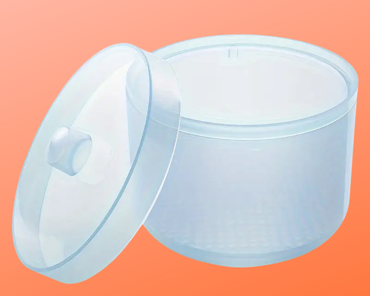 Reinigungs‑ und Desinfektionsbehälter mit Netz